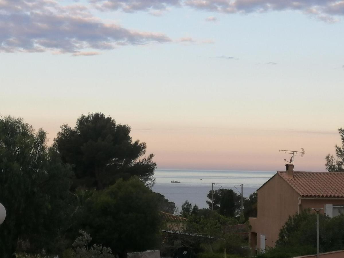 Sanary Les Gorguettes, Studio Avec Terrasse Vue Mer, A 10 Min A Pieds De La Plage Екстериор снимка